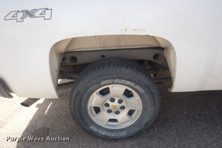 image for item DJ1295 2013 Chevrolet Silverado 1500  Ext. Cab pickup truck