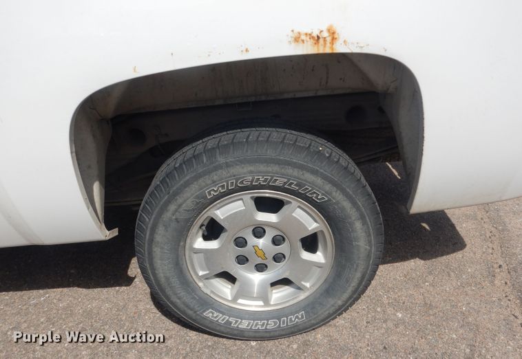 image for item DJ1295 2013 Chevrolet Silverado 1500  Ext. Cab pickup truck