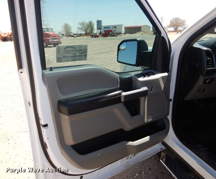 image for item DJ8948 2019 Ford F150  SuperCrew pickup truck