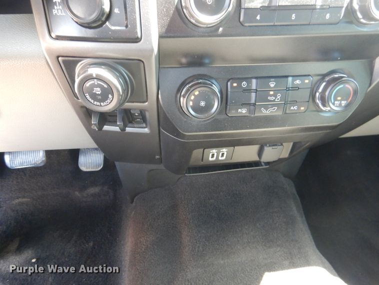 image for item DJ8948 2019 Ford F150  SuperCrew pickup truck