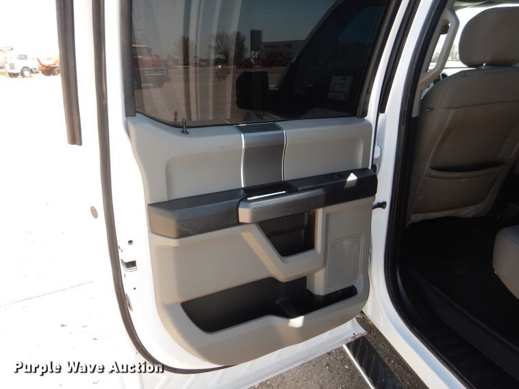 image for item DJ8948 2019 Ford F150  SuperCrew pickup truck