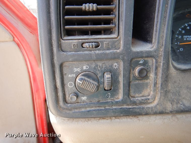 image for item DK8271 2003 Chevrolet Silverado 1500  pickup truck