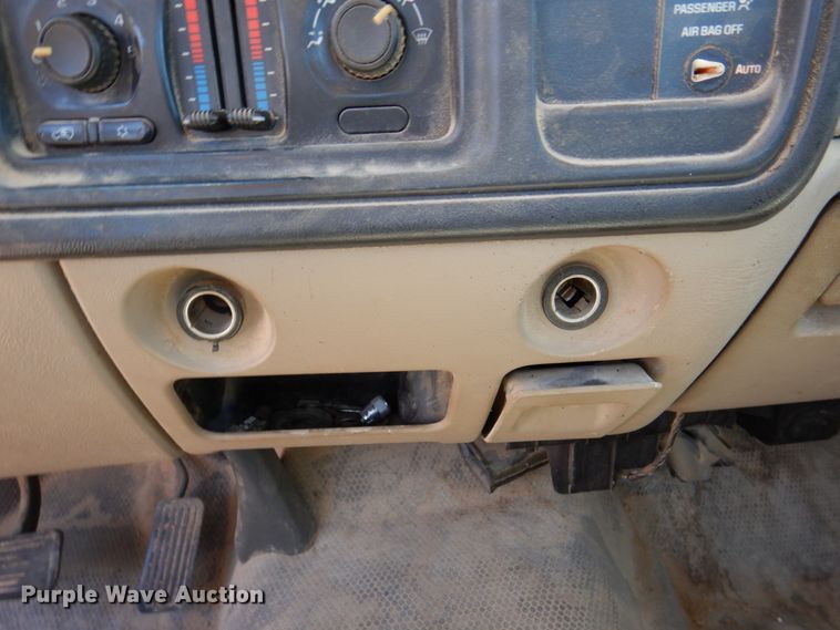 image for item DK8271 2003 Chevrolet Silverado 1500  pickup truck