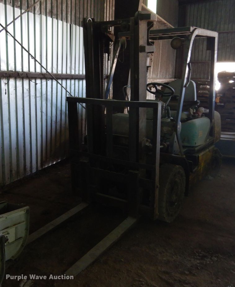 image for item DK8272 Komatsu FG25T-12  forklift