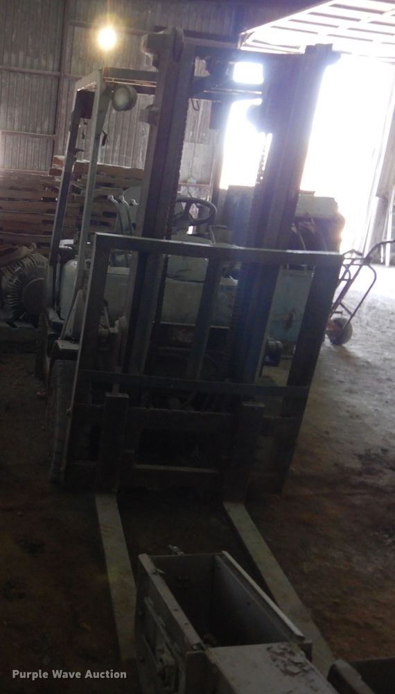 image for item DK8272 Komatsu FG25T-12  forklift