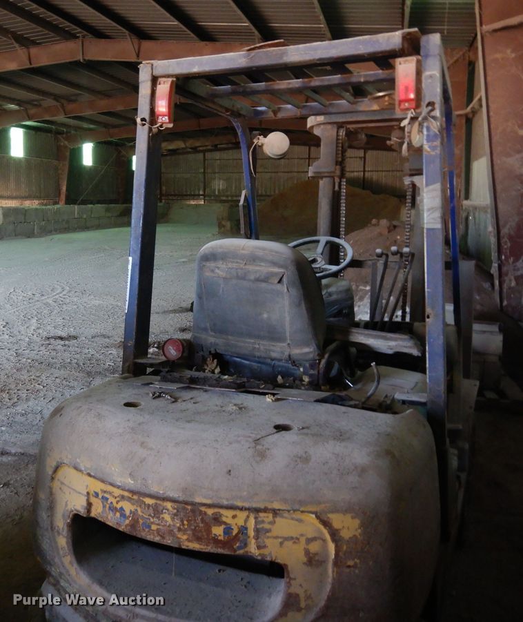 image for item DK8272 Komatsu FG25T-12  forklift