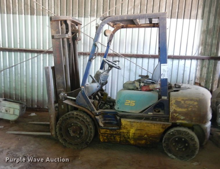 image for item DK8272 Komatsu FG25T-12  forklift