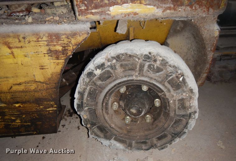 image for item DK8272 Komatsu FG25T-12  forklift