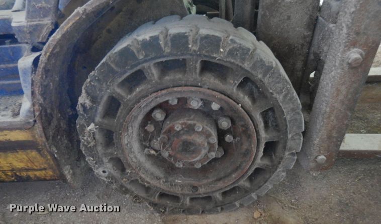 image for item DK8272 Komatsu FG25T-12  forklift