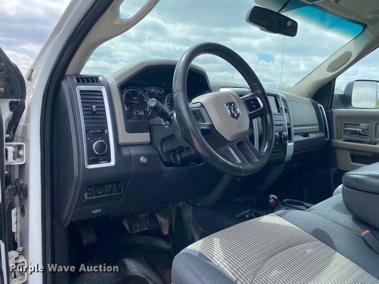 image for item DM4025 2011 Dodge Ram 5500HD  Crew Cab flatbed truck