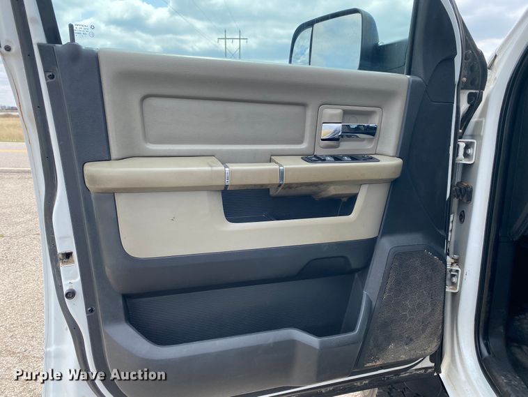 image for item DM4025 2011 Dodge Ram 5500HD  Crew Cab flatbed truck