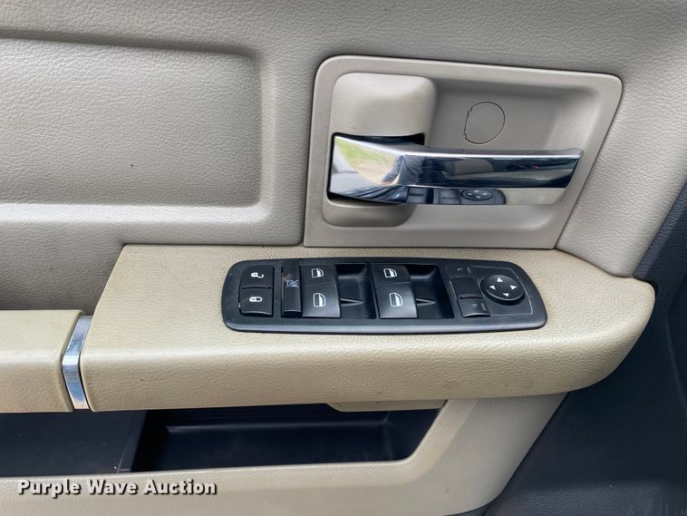 image for item DM4025 2011 Dodge Ram 5500HD  Crew Cab flatbed truck