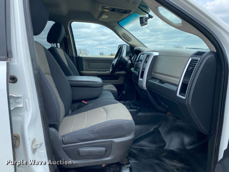 image for item DM4025 2011 Dodge Ram 5500HD  Crew Cab flatbed truck