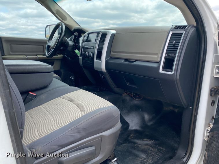 image for item DM4025 2011 Dodge Ram 5500HD  Crew Cab flatbed truck