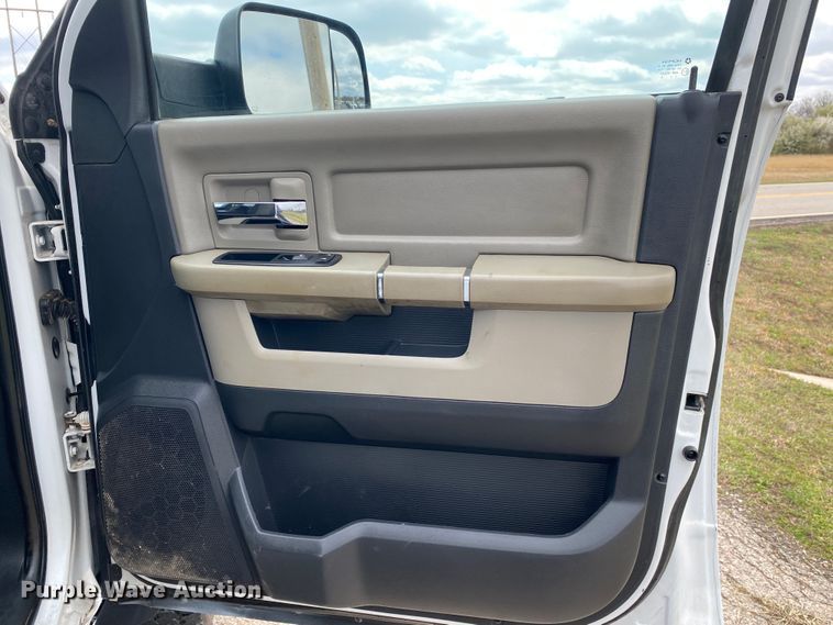 image for item DM4025 2011 Dodge Ram 5500HD  Crew Cab flatbed truck