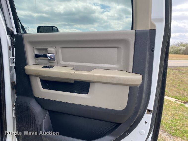 image for item DM4025 2011 Dodge Ram 5500HD  Crew Cab flatbed truck