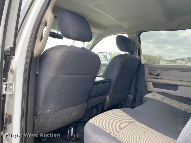 image for item DM4025 2011 Dodge Ram 5500HD  Crew Cab flatbed truck