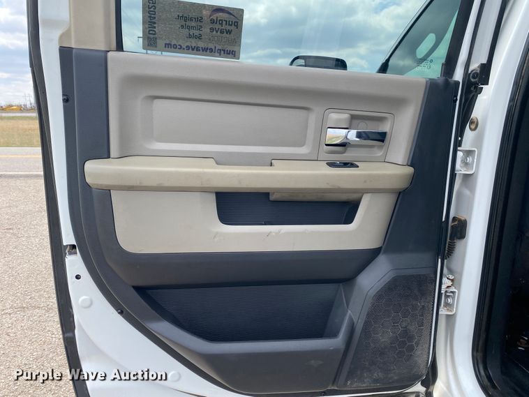 image for item DM4025 2011 Dodge Ram 5500HD  Crew Cab flatbed truck