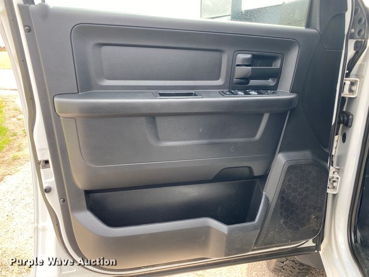 image for item DM4026 2018 Dodge Ram 4500HD  flatbed truck