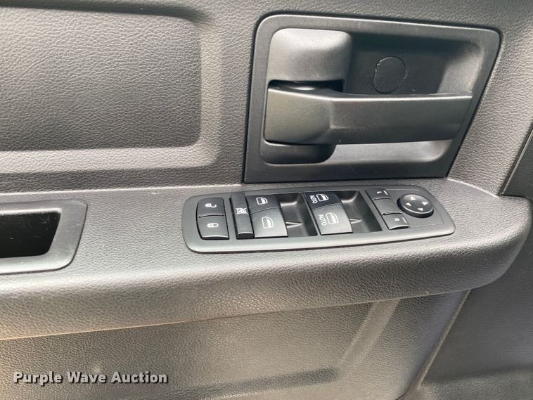 image for item DM4026 2018 Dodge Ram 4500HD  flatbed truck