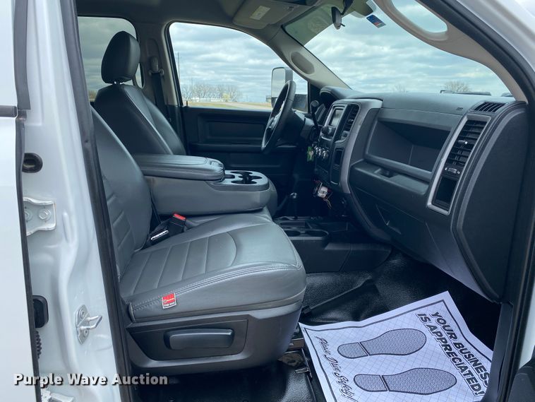 image for item DM4026 2018 Dodge Ram 4500HD  flatbed truck