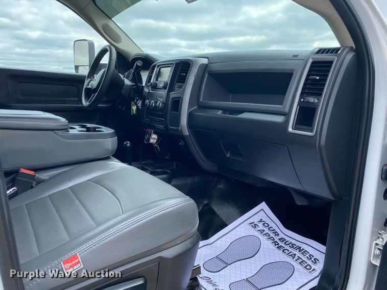 image for item DM4026 2018 Dodge Ram 4500HD  flatbed truck