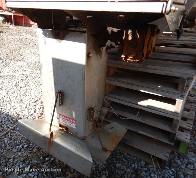 image for item DM6022 Buyers  spreader