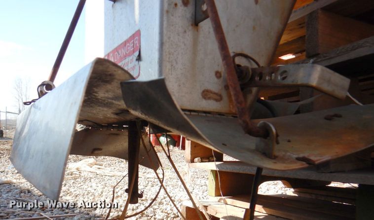 image for item DM6022 Buyers  spreader