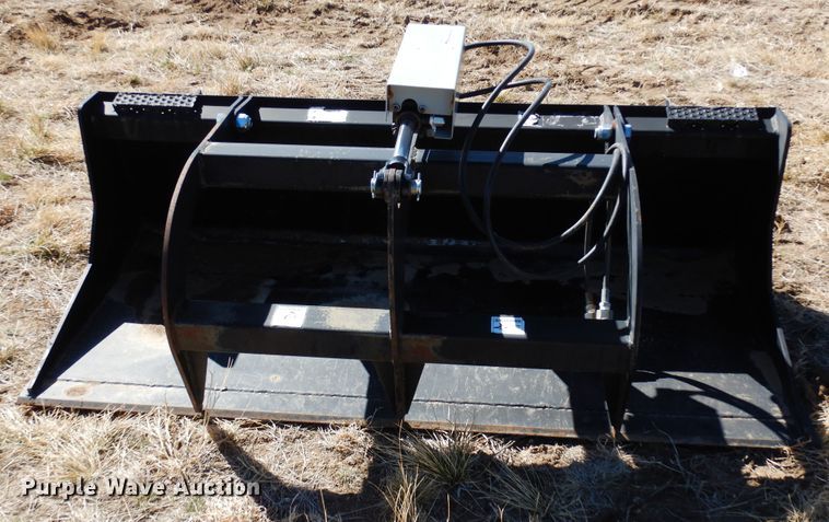 image for item EP9730 Tomahawk 66  skid steer grapple bucket