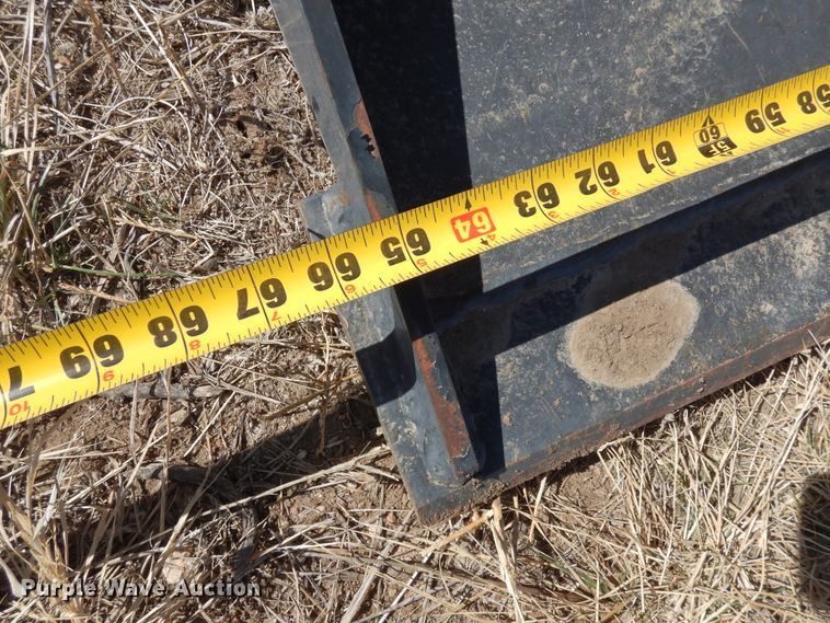 image for item EP9730 Tomahawk 66  skid steer grapple bucket