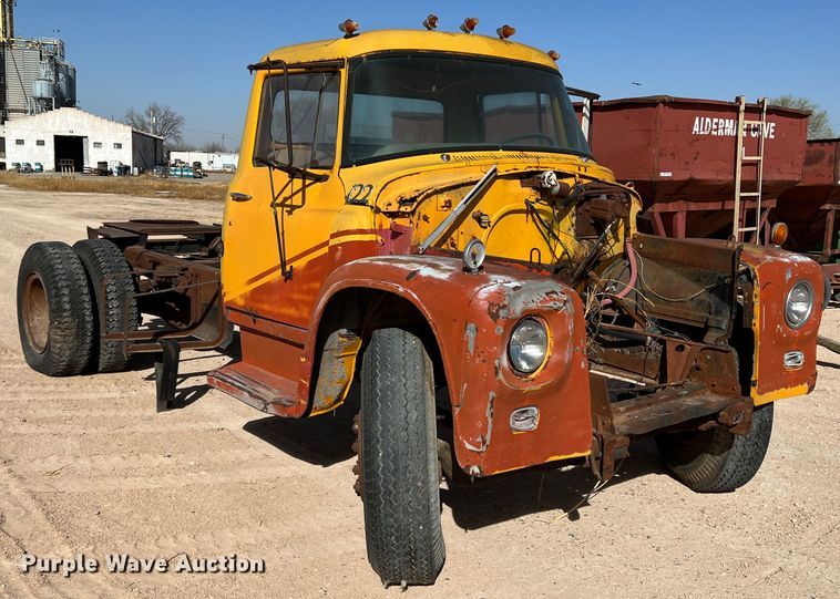 image for item EX9644 1969 International 1600  winch truck