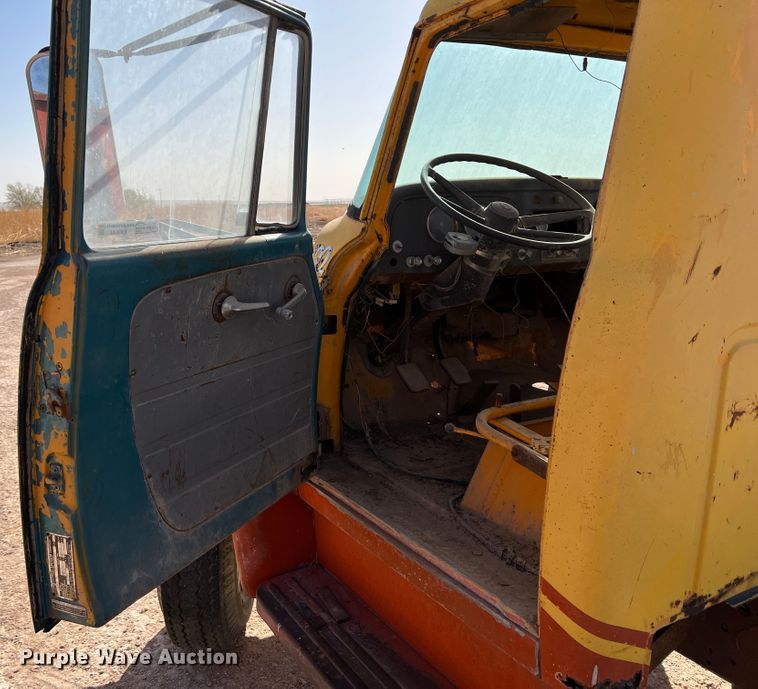 image for item EX9644 1969 International 1600  winch truck