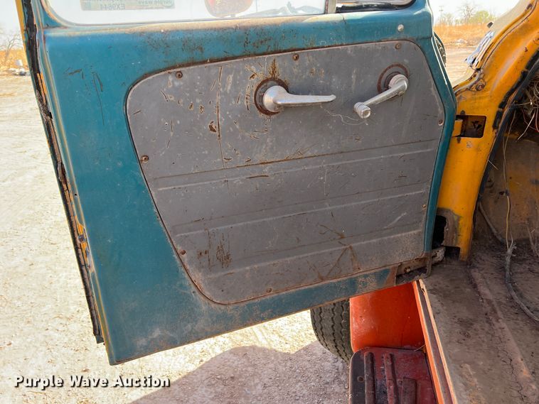 image for item EX9644 1969 International 1600  winch truck