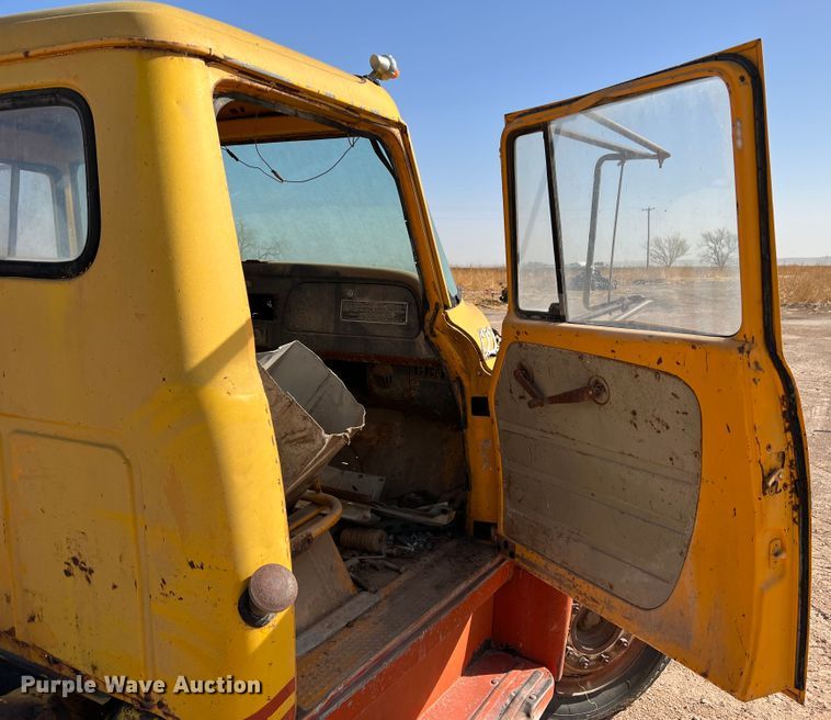 image for item EX9644 1969 International 1600  winch truck