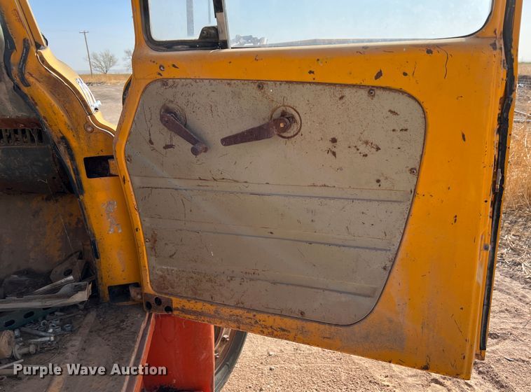 image for item EX9644 1969 International 1600  winch truck