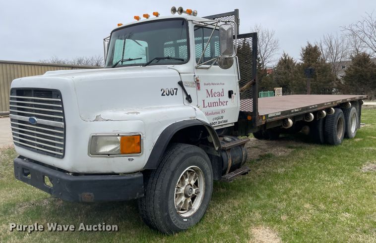 image for item FV9436 1997 Ford LTLS9000  flatbed truck