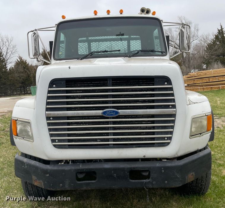 image for item FV9436 1997 Ford LTLS9000  flatbed truck