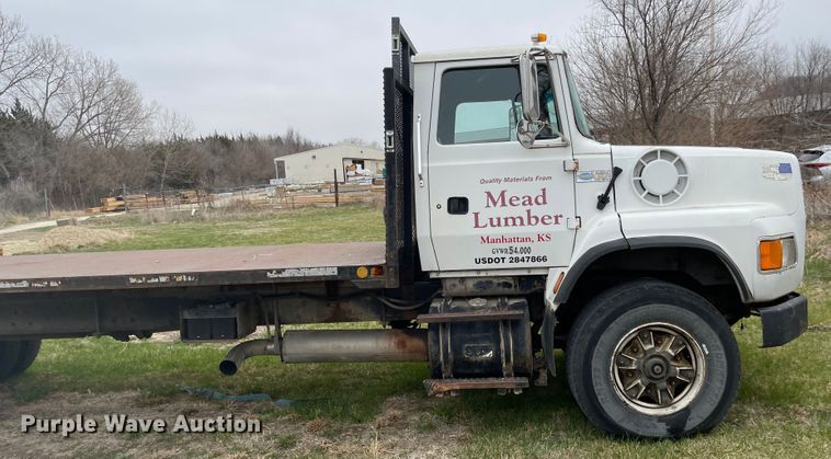 image for item FV9436 1997 Ford LTLS9000  flatbed truck