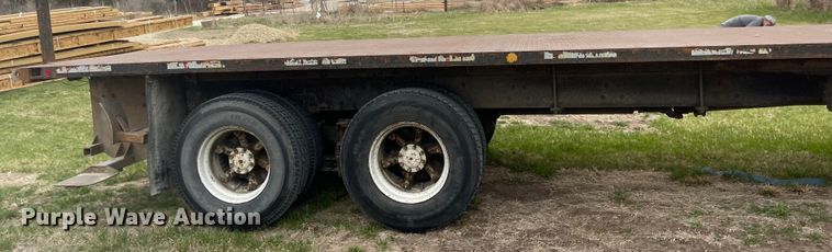 image for item FV9436 1997 Ford LTLS9000  flatbed truck