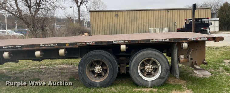 image for item FV9436 1997 Ford LTLS9000  flatbed truck