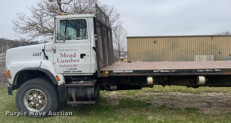 image for item FV9436 1997 Ford LTLS9000  flatbed truck