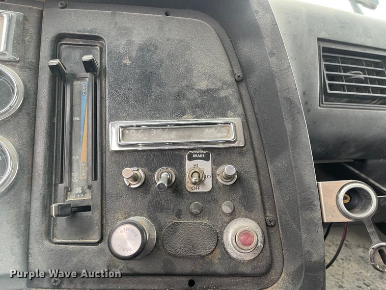 image for item FV9436 1997 Ford LTLS9000  flatbed truck