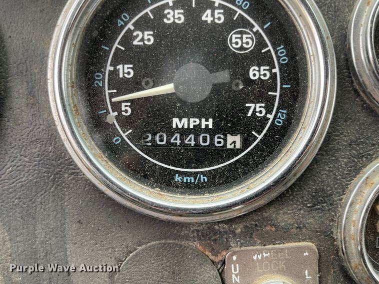 image for item FV9436 1997 Ford LTLS9000  flatbed truck