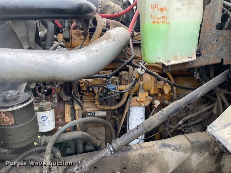 image for item FV9436 1997 Ford LTLS9000  flatbed truck