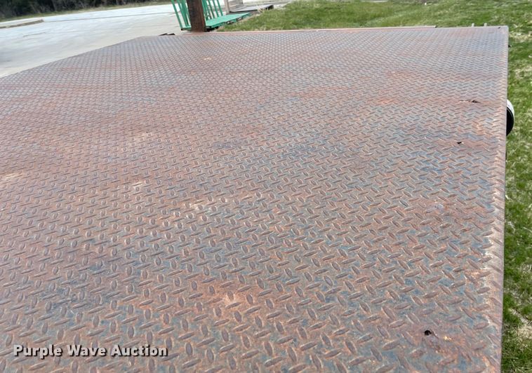 image for item FV9436 1997 Ford LTLS9000  flatbed truck