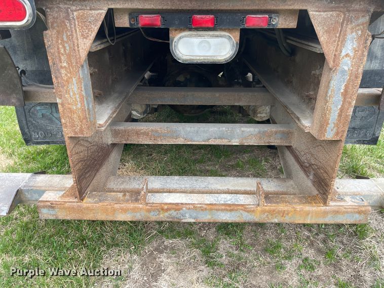 image for item FV9436 1997 Ford LTLS9000  flatbed truck