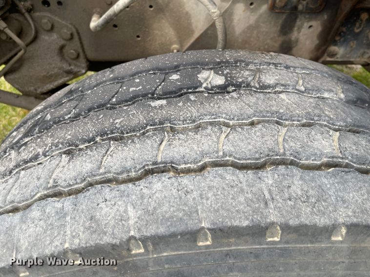 image for item FV9436 1997 Ford LTLS9000  flatbed truck