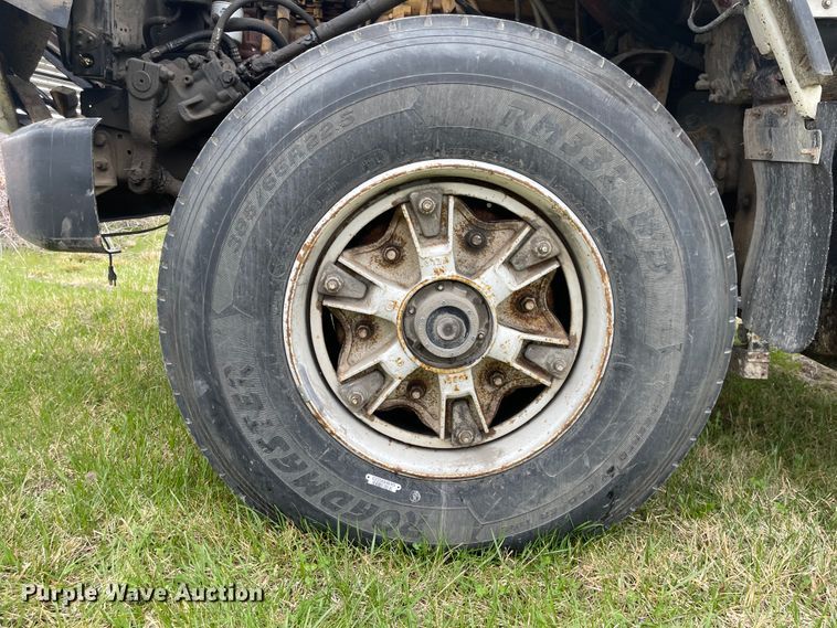 image for item FV9436 1997 Ford LTLS9000  flatbed truck