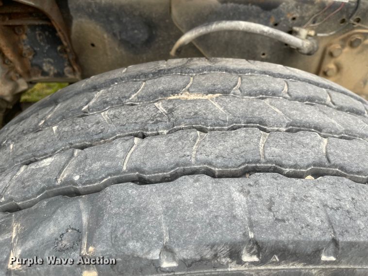 image for item FV9436 1997 Ford LTLS9000  flatbed truck