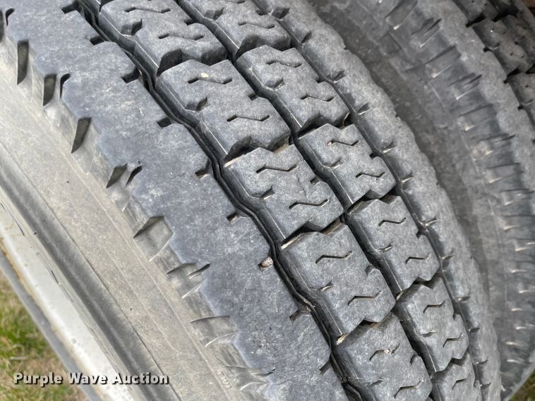 image for item FV9436 1997 Ford LTLS9000  flatbed truck